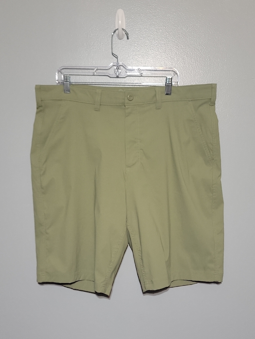 Eddie Bauer Men's Performance Golf Lightweight Light Olive Flat Shorts Sz 40